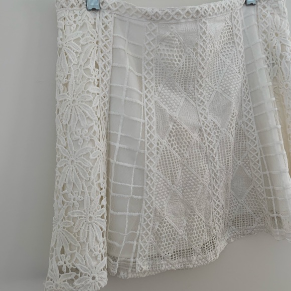 J.O.A White Crotchet Flare Skit Short Boho Flowy Zip Up Lined NWT Women's M - Picture 3 of 6